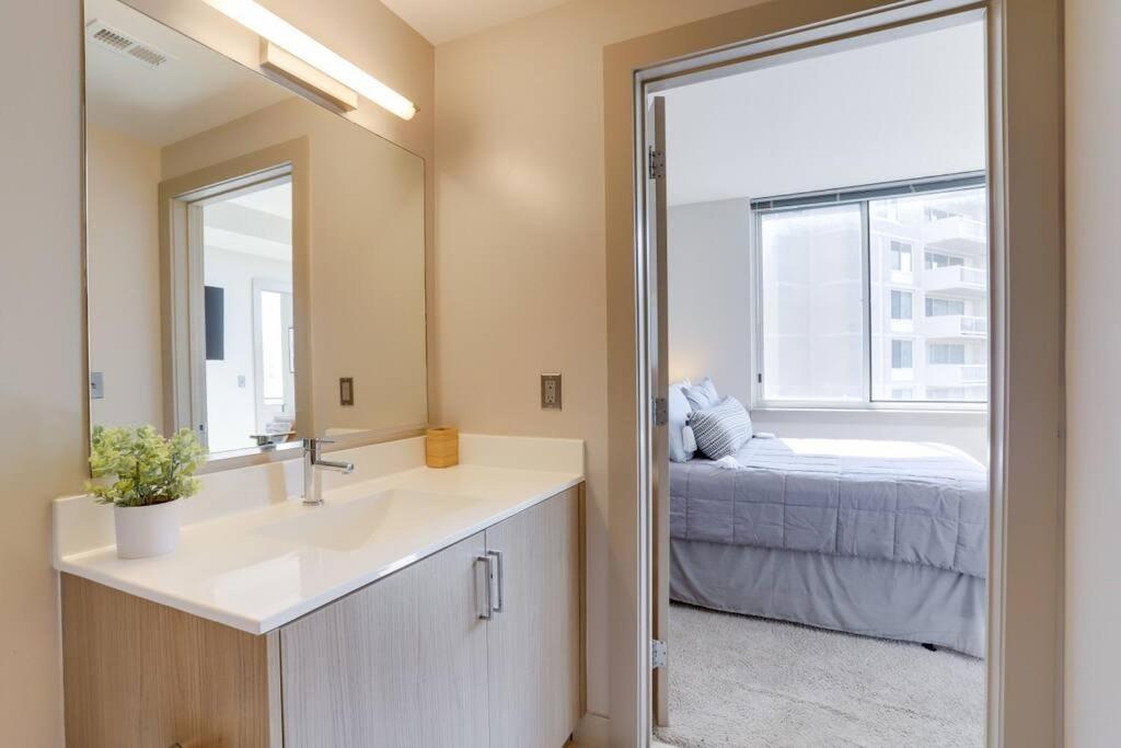 Amazing 2Br Apartment At Crystal City Arlington Extérieur photo